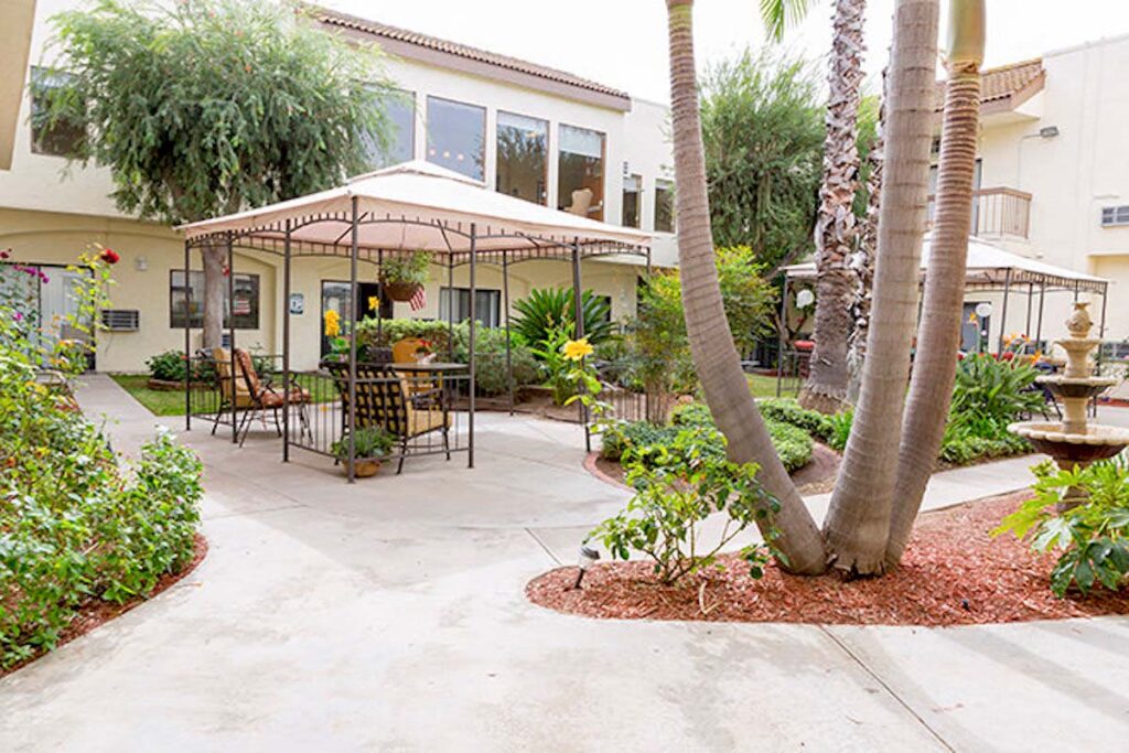 Novellus Clairemont | Patio