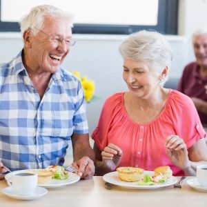 Novellus Cypresswood | Senior couple eating lunch together