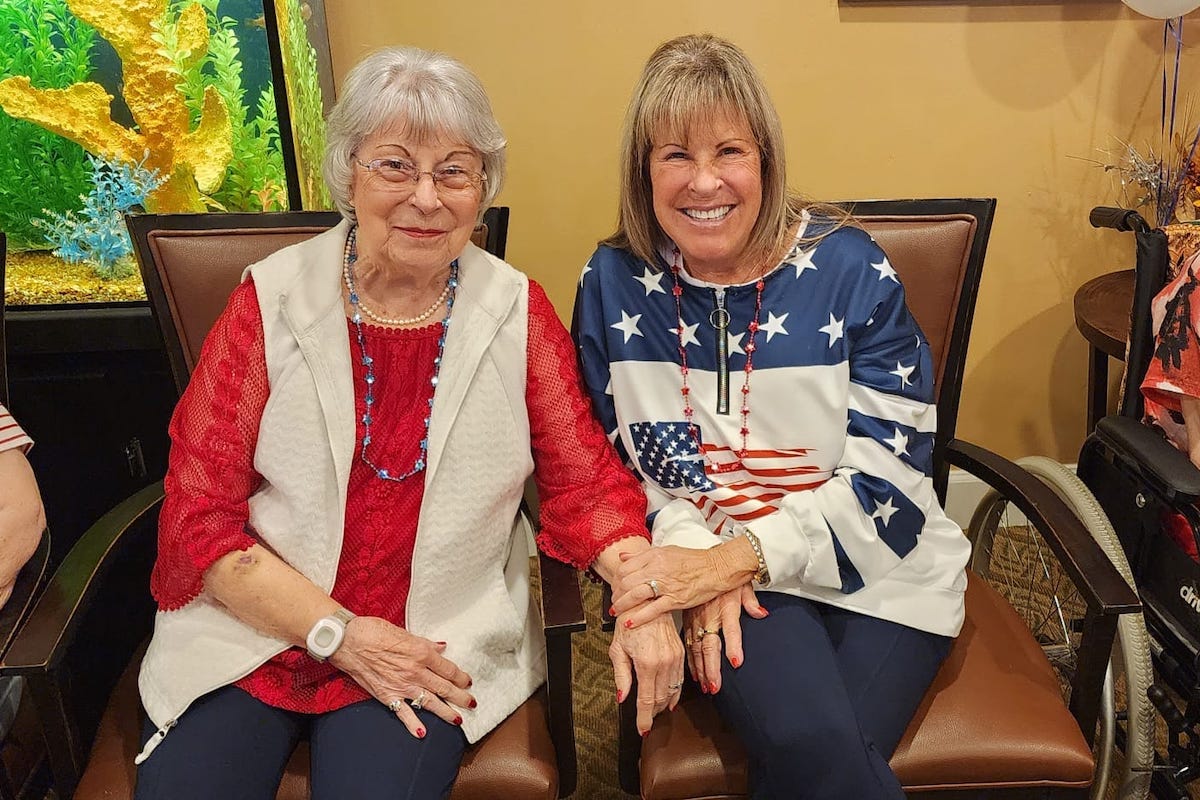 Novellus Kingwood | Seniors celebrating Veterans Day