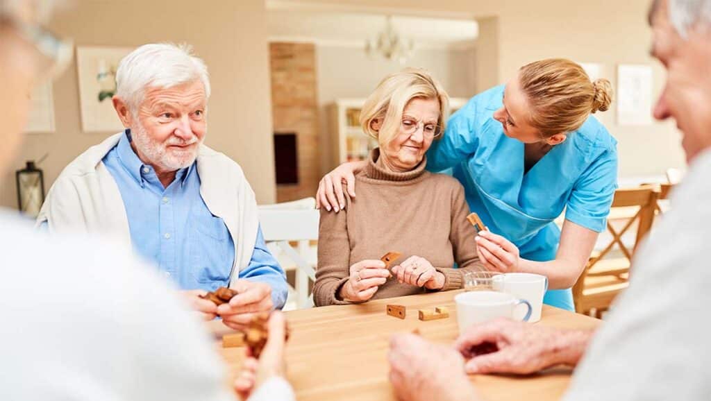 Novellus Cypresswood | Seniors playing memory care games