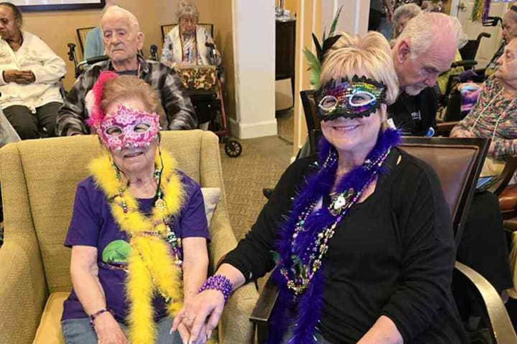 Novellus Kingwood | Kingwood memory care residents enjoying a mardi gras party